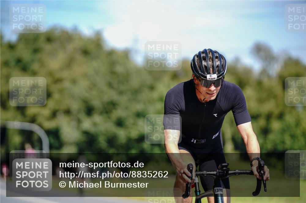 07.09.2025 - 19. Norderstedt Triathlon Michael Burmester http://msf.ph/oto/8835262 07.09.2025 12:30:12 Radfahren 295, 816, 1328 meine-sportfotos.de