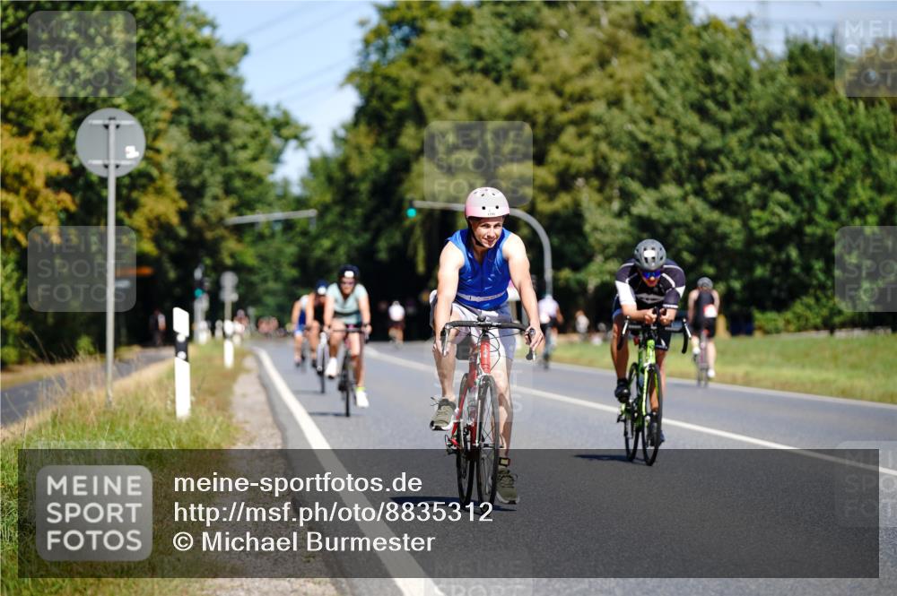 07.09.2025 - 19. Norderstedt Triathlon Michael Burmester http://msf.ph/oto/8835312 07.09.2025 12:30:34 Radfahren 207, 715, 1295 meine-sportfotos.de