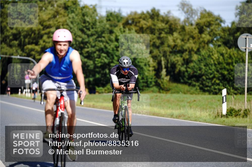 07.09.2025 - 19. Norderstedt Triathlon Michael Burmester http://msf.ph/oto/8835316 07.09.2025 12:30:35 Radfahren 715, 1295 meine-sportfotos.de