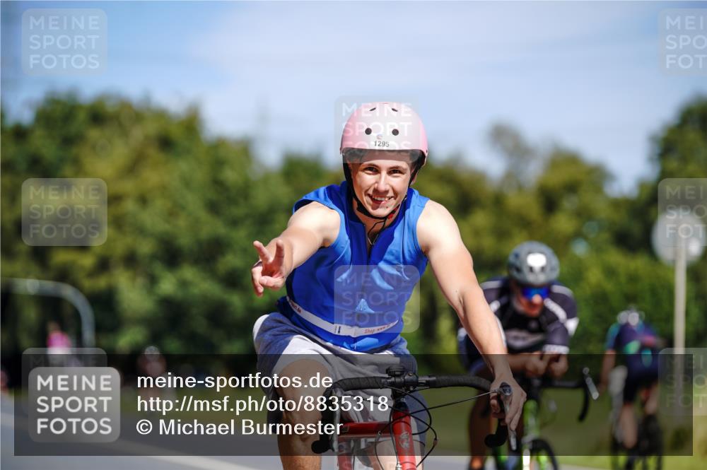 07.09.2025 - 19. Norderstedt Triathlon Michael Burmester http://msf.ph/oto/8835318 07.09.2025 12:30:36 Radfahren 715, 1295 meine-sportfotos.de