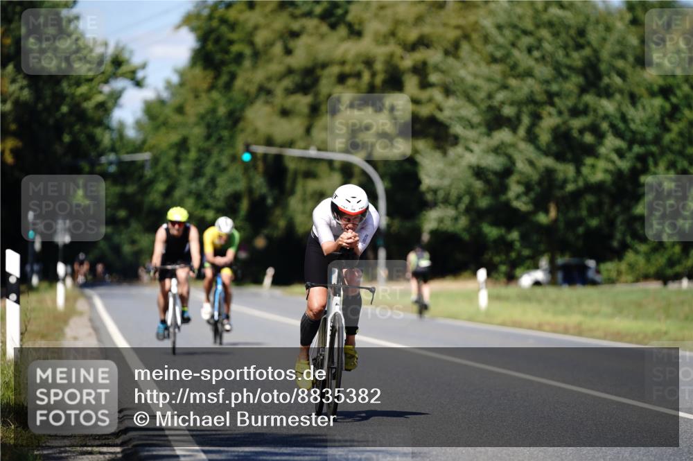 07.09.2025 - 19. Norderstedt Triathlon Michael Burmester http://msf.ph/oto/8835382 07.09.2025 13:50:35 Radfahren 388 meine-sportfotos.de