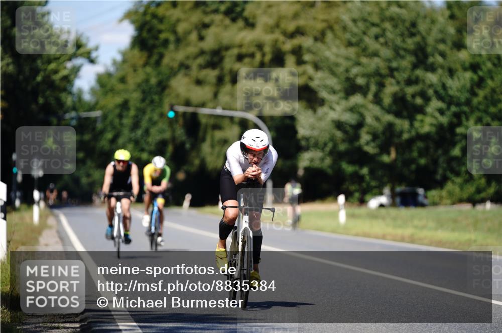 07.09.2025 - 19. Norderstedt Triathlon Michael Burmester http://msf.ph/oto/8835384 07.09.2025 13:50:35 Radfahren 388 meine-sportfotos.de