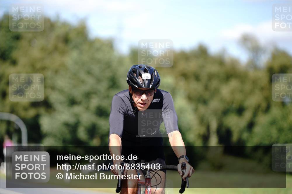 07.09.2025 - 19. Norderstedt Triathlon Michael Burmester http://msf.ph/oto/8835403 07.09.2025 13:50:54 Radfahren 428 meine-sportfotos.de