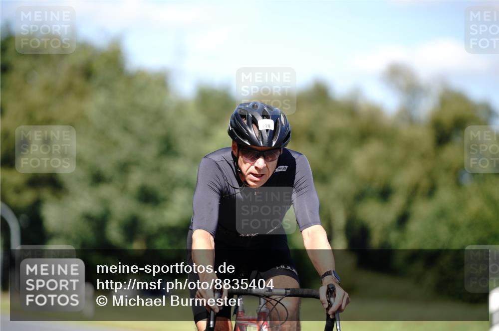 07.09.2025 - 19. Norderstedt Triathlon Michael Burmester http://msf.ph/oto/8835404 07.09.2025 13:50:54 Radfahren 428 meine-sportfotos.de