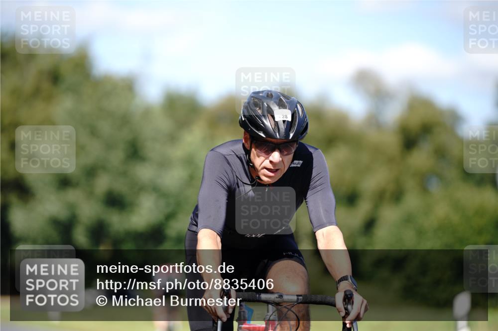 07.09.2025 - 19. Norderstedt Triathlon Michael Burmester http://msf.ph/oto/8835406 07.09.2025 13:50:54 Radfahren 428 meine-sportfotos.de