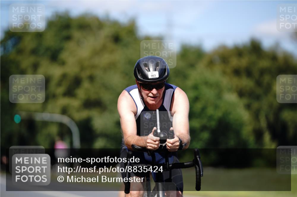 07.09.2025 - 19. Norderstedt Triathlon Michael Burmester http://msf.ph/oto/8835424 07.09.2025 13:51:23 Radfahren 876, 963, 1421 meine-sportfotos.de