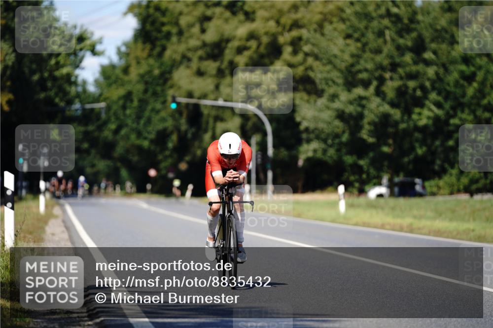 07.09.2025 - 19. Norderstedt Triathlon Michael Burmester http://msf.ph/oto/8835432 07.09.2025 13:51:27 Radfahren 876, 975 meine-sportfotos.de