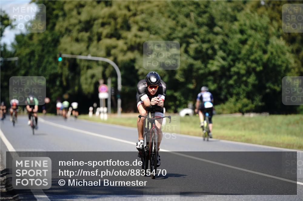 07.09.2025 - 19. Norderstedt Triathlon Michael Burmester http://msf.ph/oto/8835470 07.09.2025 13:51:52 Radfahren 983 meine-sportfotos.de