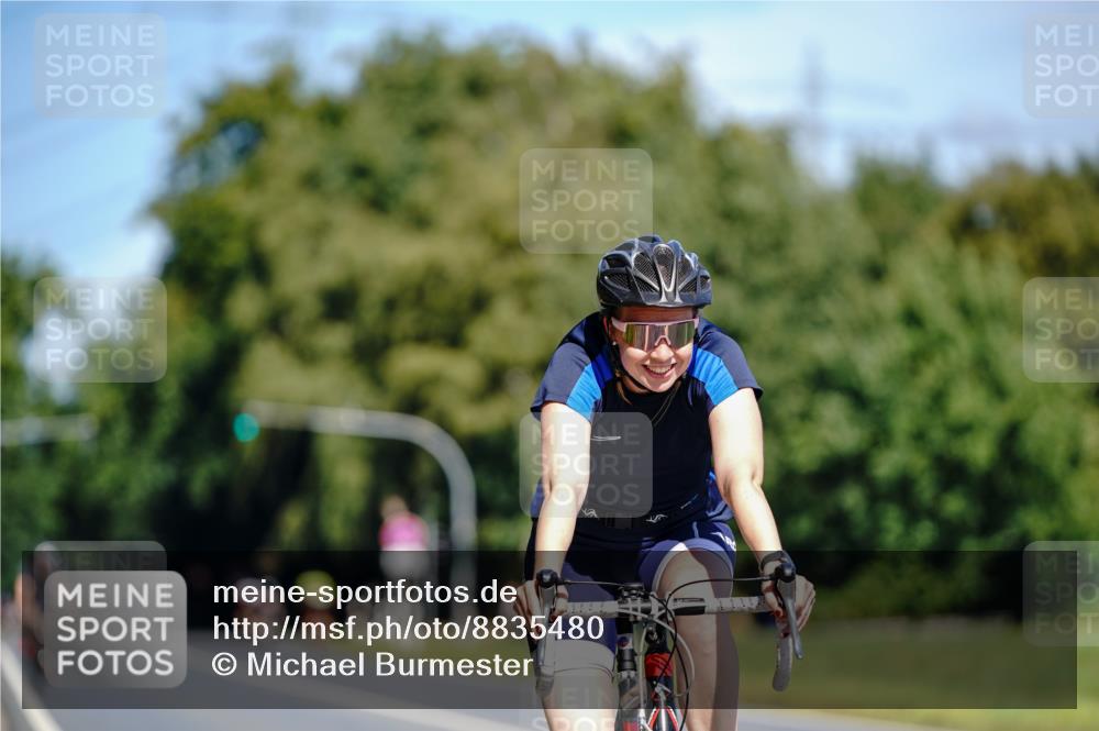 07.09.2025 - 19. Norderstedt Triathlon Michael Burmester http://msf.ph/oto/8835480 07.09.2025 12:32:09 Radfahren 761 meine-sportfotos.de