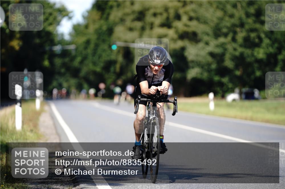 07.09.2025 - 19. Norderstedt Triathlon Michael Burmester http://msf.ph/oto/8835492 07.09.2025 13:52:01 Radfahren 911, 965 meine-sportfotos.de