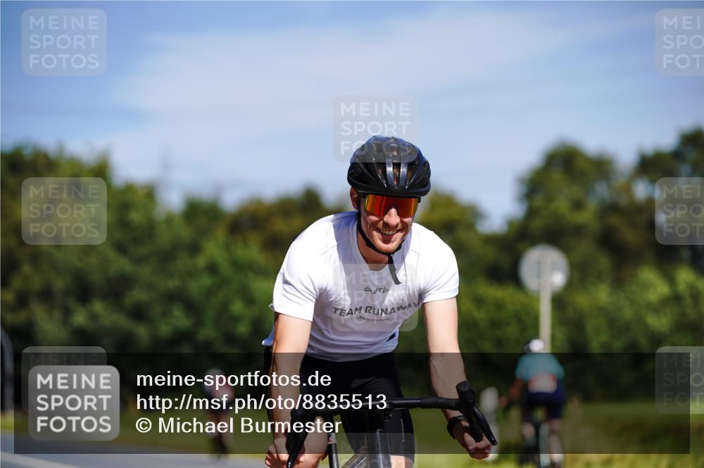 07.09.2025 - 19. Norderstedt Triathlon Michael Burmester http://msf.ph/oto/8835513 07.09.2025 12:32:31 Radfahren 304, 828, 1477 meine-sportfotos.de