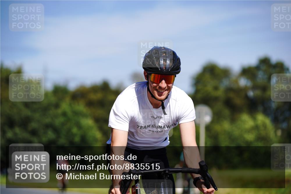 07.09.2025 - 19. Norderstedt Triathlon Michael Burmester http://msf.ph/oto/8835515 07.09.2025 12:32:31 Radfahren 304, 828, 1477 meine-sportfotos.de