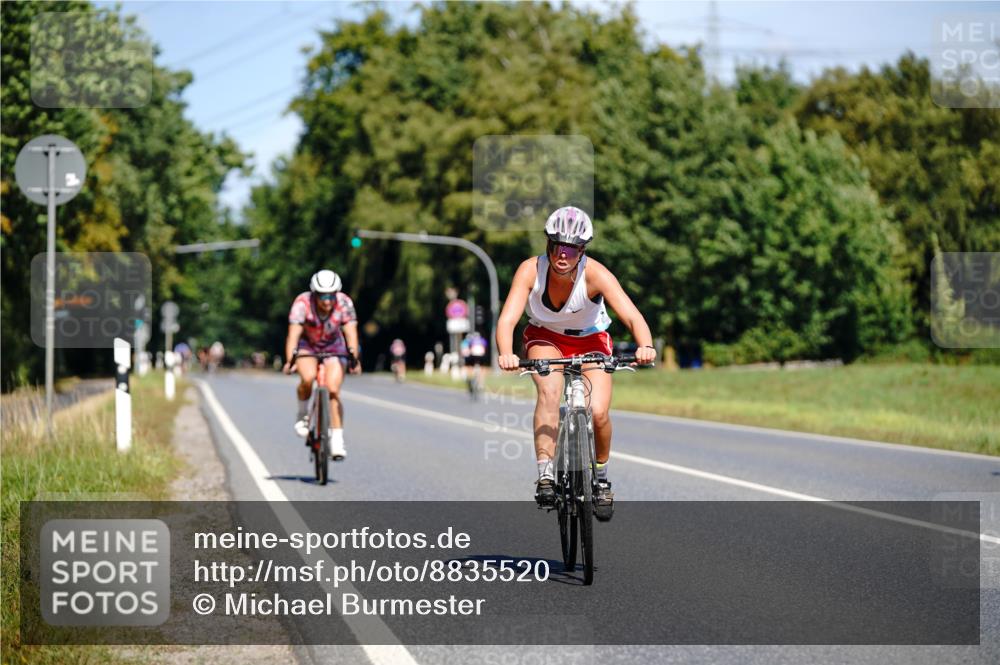 07.09.2025 - 19. Norderstedt Triathlon Michael Burmester http://msf.ph/oto/8835520 07.09.2025 12:32:40 Radfahren 195, 724, 1212 meine-sportfotos.de
