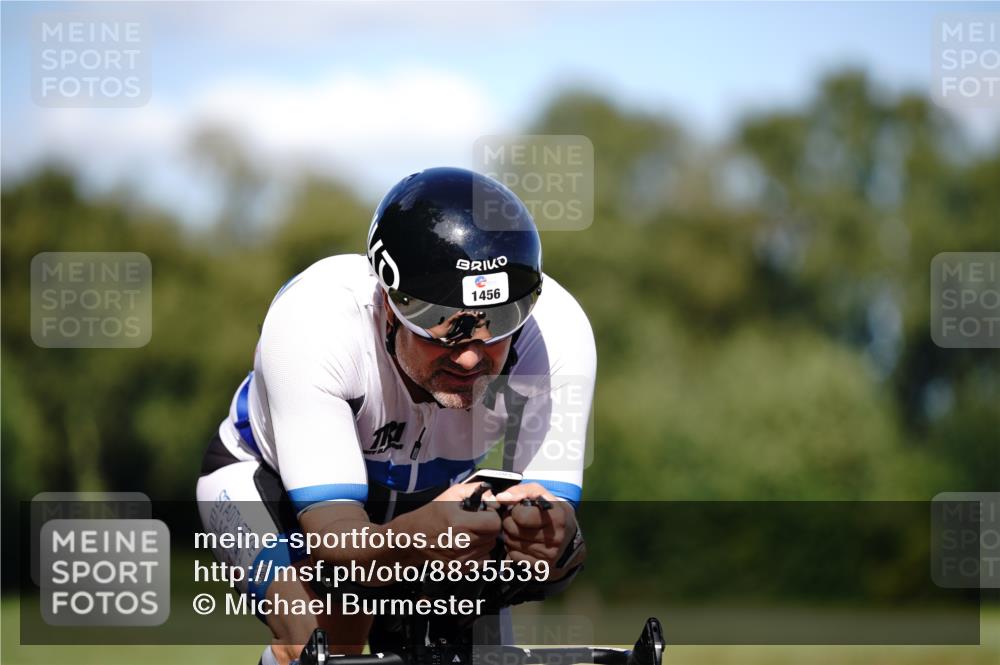 07.09.2025 - 19. Norderstedt Triathlon Michael Burmester http://msf.ph/oto/8835539 07.09.2025 13:53:02 Radfahren 1456 meine-sportfotos.de