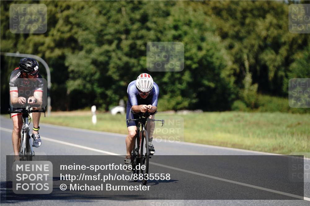 07.09.2025 - 19. Norderstedt Triathlon Michael Burmester http://msf.ph/oto/8835558 07.09.2025 13:53:12 Radfahren 979, 1011, 1026 meine-sportfotos.de