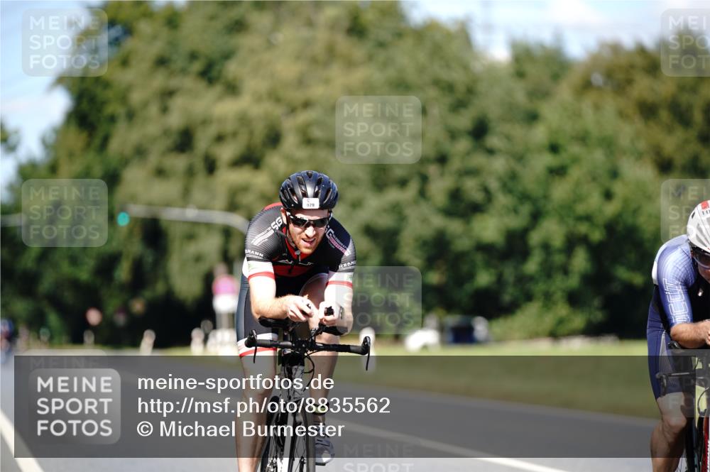 07.09.2025 - 19. Norderstedt Triathlon Michael Burmester http://msf.ph/oto/8835562 07.09.2025 13:53:13 Radfahren 979, 1011, 1026 meine-sportfotos.de