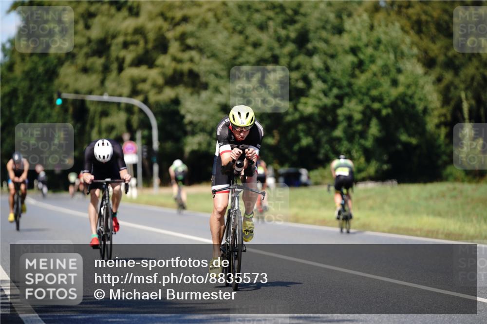 07.09.2025 - 19. Norderstedt Triathlon Michael Burmester http://msf.ph/oto/8835573 07.09.2025 13:53:31 Radfahren 879, 978 meine-sportfotos.de