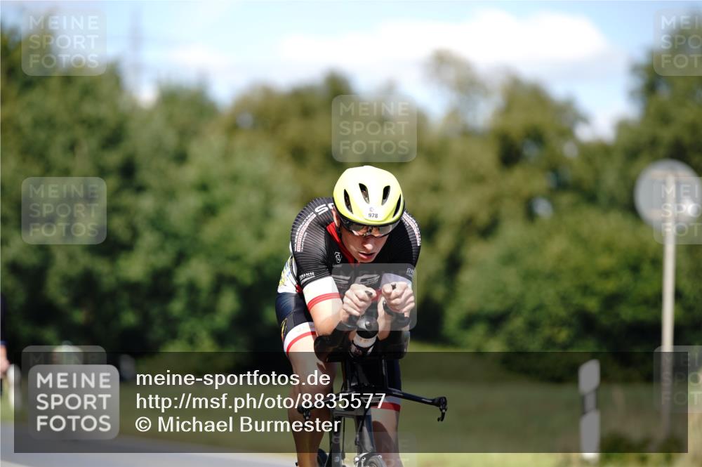 07.09.2025 - 19. Norderstedt Triathlon Michael Burmester http://msf.ph/oto/8835577 07.09.2025 13:53:32 Radfahren 879, 978, 988 meine-sportfotos.de