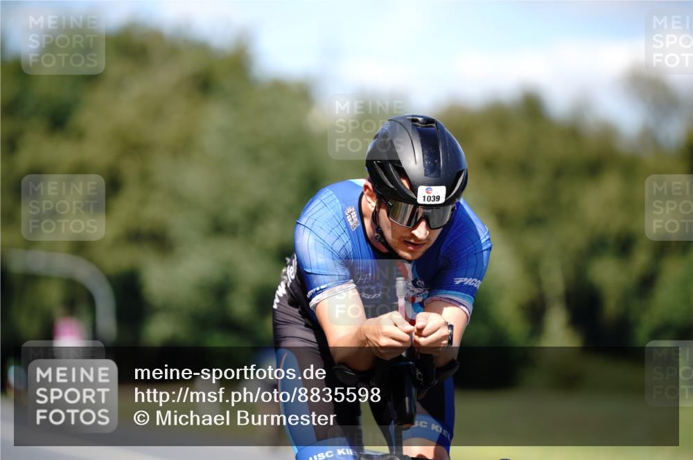 07.09.2025 - 19. Norderstedt Triathlon Michael Burmester http://msf.ph/oto/8835598 07.09.2025 13:53:45 Radfahren 985, 1017, 1039 meine-sportfotos.de