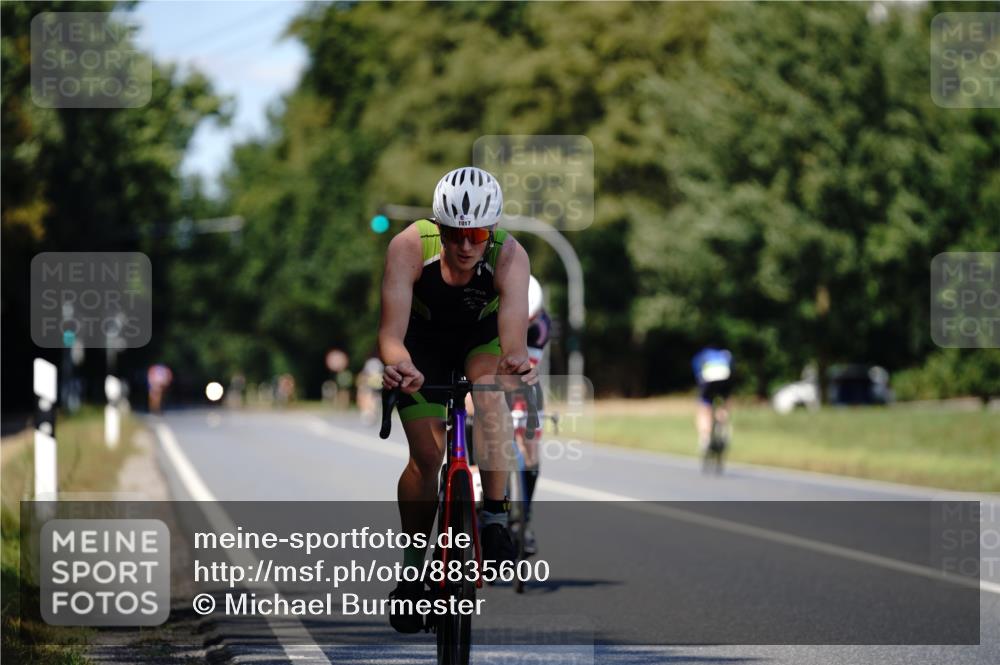 07.09.2025 - 19. Norderstedt Triathlon Michael Burmester http://msf.ph/oto/8835600 07.09.2025 13:53:46 Radfahren 985, 1017, 1039 meine-sportfotos.de