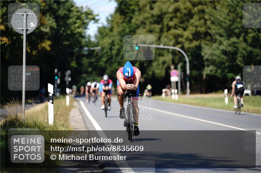 07.09.2025 - 19. Norderstedt Triathlon Michael Burmester http://msf.ph/oto/8835609 07.09.2025 13:54:00 Radfahren 1018, 1022 meine-sportfotos.de