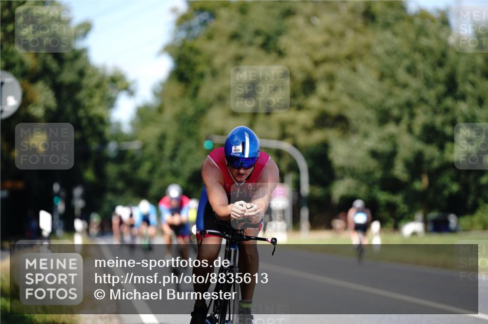 07.09.2025 - 19. Norderstedt Triathlon Michael Burmester http://msf.ph/oto/8835613 07.09.2025 13:54:01 Radfahren 1018, 1022 meine-sportfotos.de