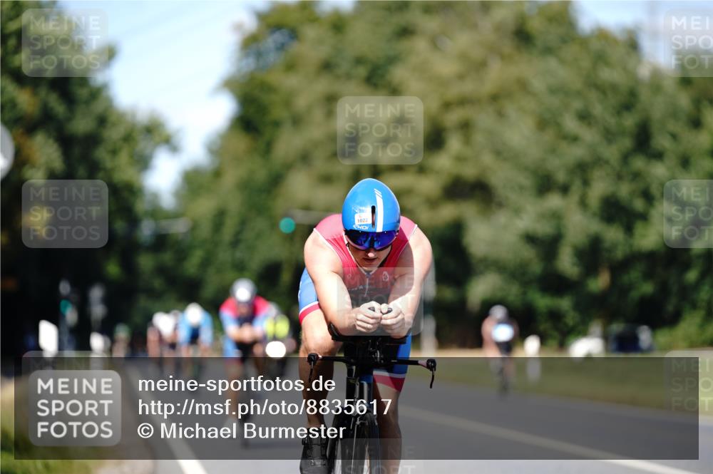 07.09.2025 - 19. Norderstedt Triathlon Michael Burmester http://msf.ph/oto/8835617 07.09.2025 13:54:01 Radfahren 1018, 1022 meine-sportfotos.de