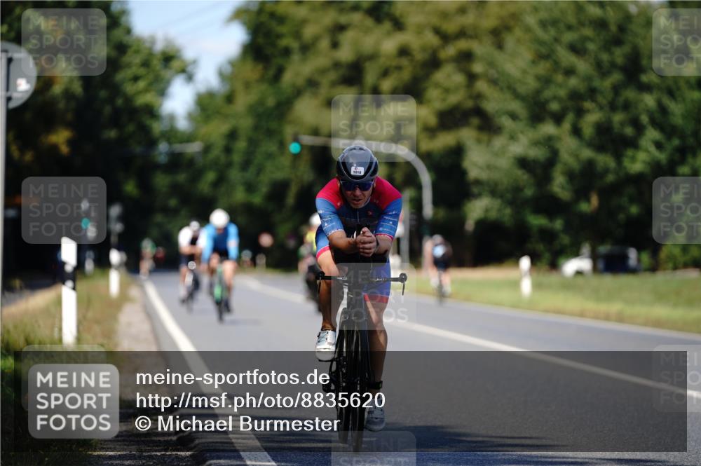 07.09.2025 - 19. Norderstedt Triathlon Michael Burmester http://msf.ph/oto/8835620 07.09.2025 13:54:03 Radfahren 1018, 1022 meine-sportfotos.de
