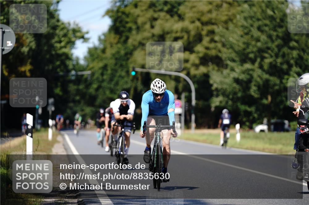 07.09.2025 - 19. Norderstedt Triathlon Michael Burmester http://msf.ph/oto/8835630 07.09.2025 13:54:06 Radfahren 364, 373, 1018 meine-sportfotos.de