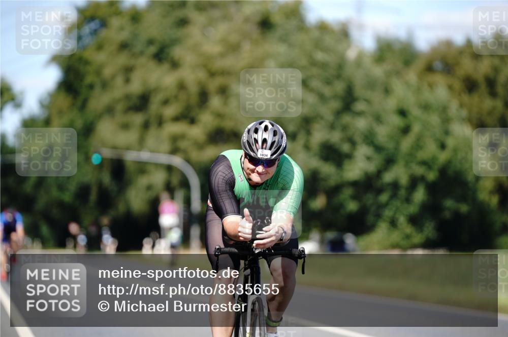 07.09.2025 - 19. Norderstedt Triathlon Michael Burmester http://msf.ph/oto/8835655 07.09.2025 13:54:18 Radfahren 1034 meine-sportfotos.de
