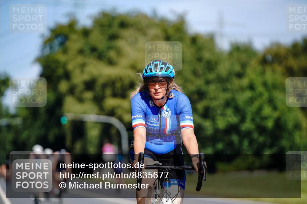 07.09.2025 - 19. Norderstedt Triathlon Michael Burmester http://msf.ph/oto/8835677 07.09.2025 12:35:14 Radfahren 213, 827, 1396 meine-sportfotos.de
