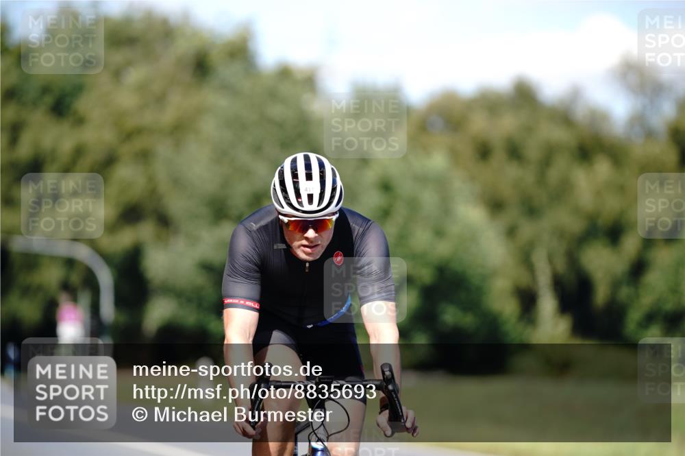 07.09.2025 - 19. Norderstedt Triathlon Michael Burmester http://msf.ph/oto/8835693 07.09.2025 13:54:39 Radfahren 411 meine-sportfotos.de