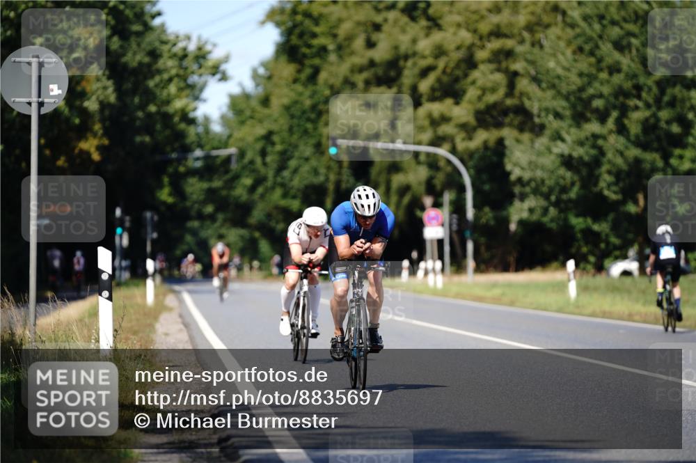 07.09.2025 - 19. Norderstedt Triathlon Michael Burmester http://msf.ph/oto/8835697 07.09.2025 13:54:52 Radfahren 422 meine-sportfotos.de