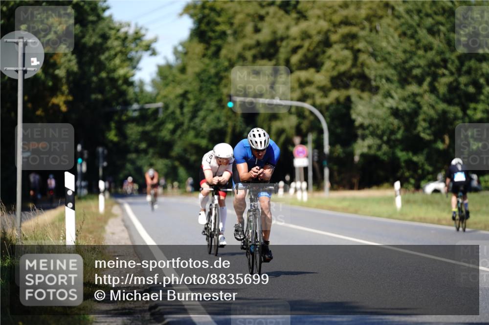 07.09.2025 - 19. Norderstedt Triathlon Michael Burmester http://msf.ph/oto/8835699 07.09.2025 13:54:52 Radfahren 422 meine-sportfotos.de