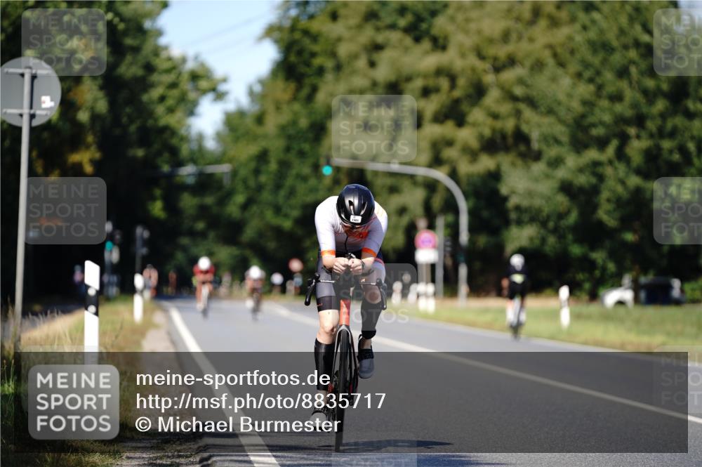 07.09.2025 - 19. Norderstedt Triathlon Michael Burmester http://msf.ph/oto/8835717 07.09.2025 13:55:11 Radfahren 1401 meine-sportfotos.de