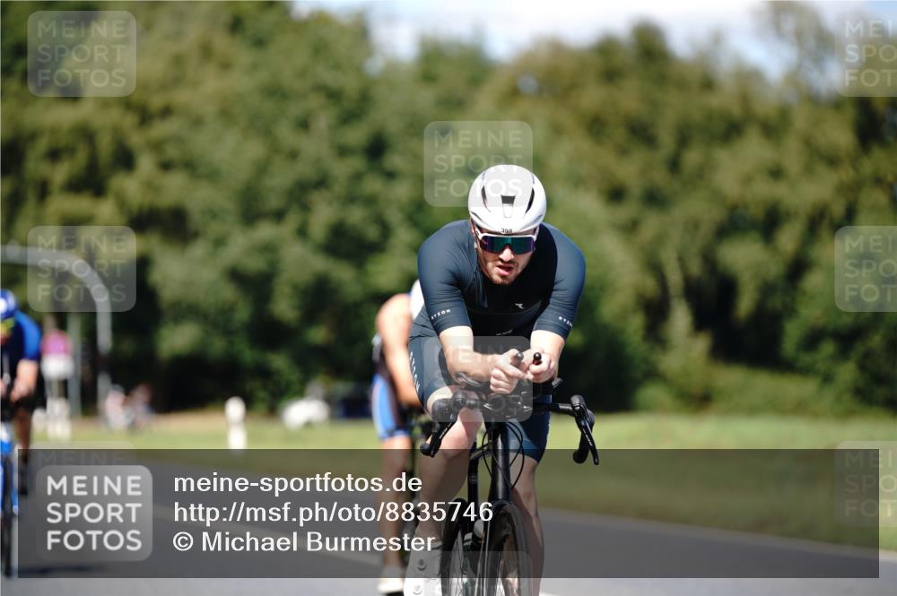 07.09.2025 - 19. Norderstedt Triathlon Michael Burmester http://msf.ph/oto/8835746 07.09.2025 13:55:32 Radfahren 392, 398, 1002, 1009 meine-sportfotos.de