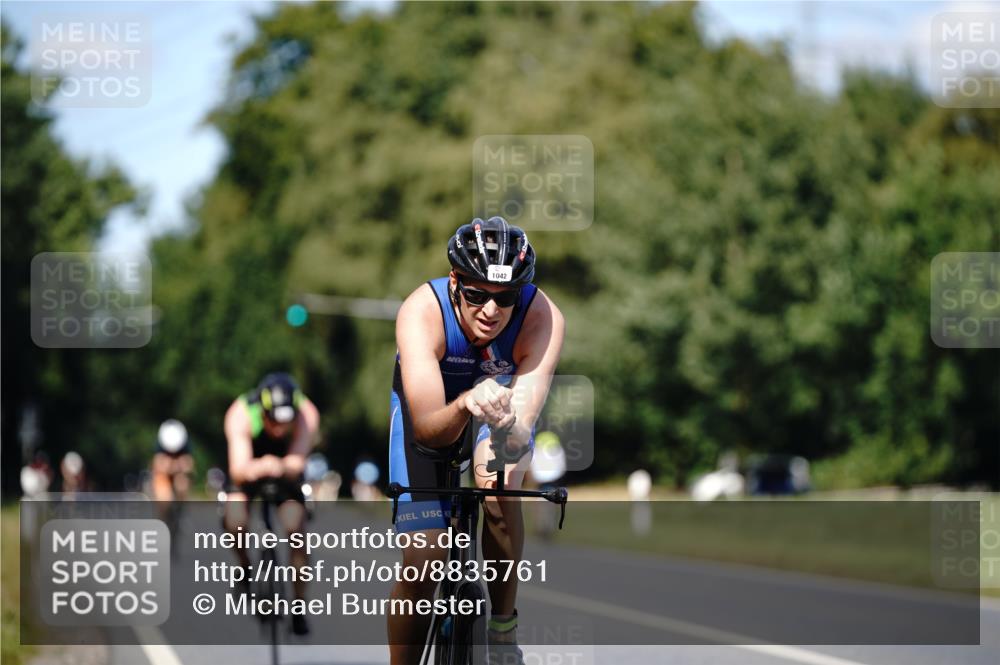 07.09.2025 - 19. Norderstedt Triathlon Michael Burmester http://msf.ph/oto/8835761 07.09.2025 13:55:48 Radfahren 417, 1001, 1042 meine-sportfotos.de