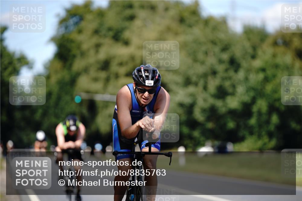 07.09.2025 - 19. Norderstedt Triathlon Michael Burmester http://msf.ph/oto/8835763 07.09.2025 13:55:48 Radfahren 417, 1001, 1042 meine-sportfotos.de