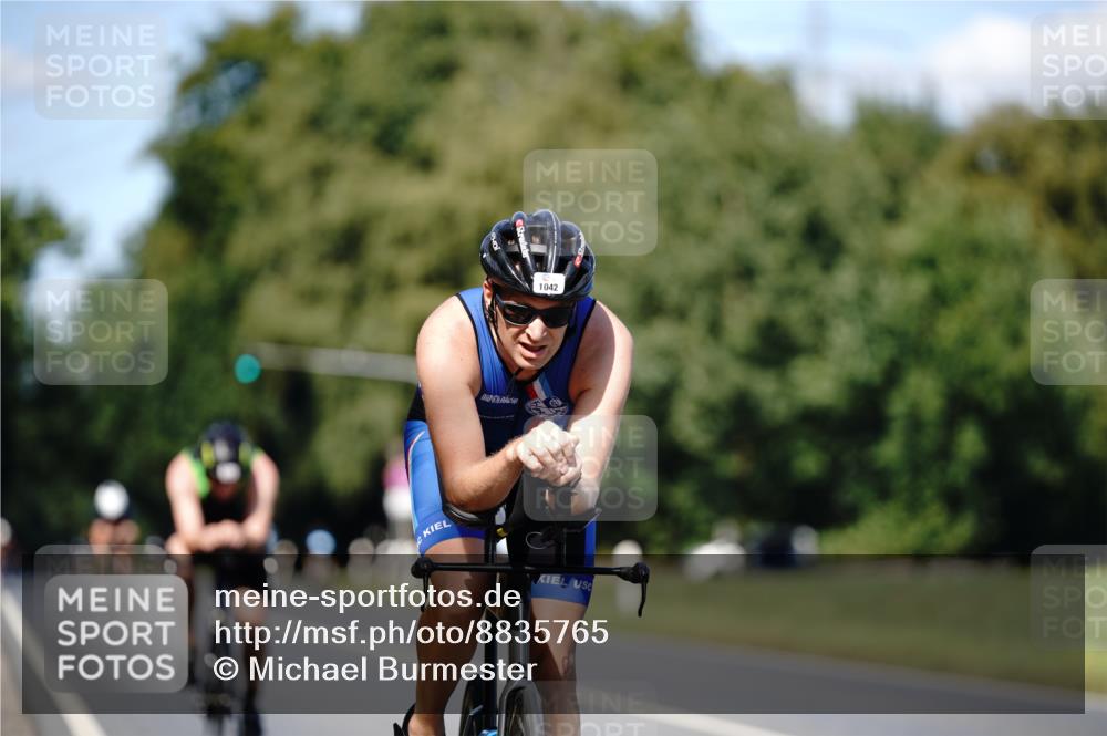 07.09.2025 - 19. Norderstedt Triathlon Michael Burmester http://msf.ph/oto/8835765 07.09.2025 13:55:48 Radfahren 417, 1001, 1042 meine-sportfotos.de