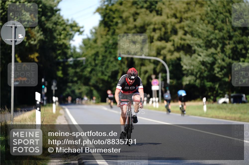 07.09.2025 - 19. Norderstedt Triathlon Michael Burmester http://msf.ph/oto/8835791 07.09.2025 13:56:24 Radfahren 987 meine-sportfotos.de