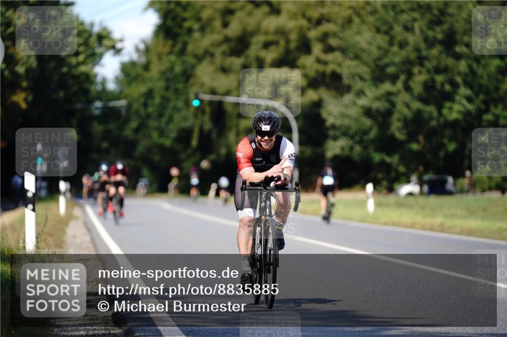 07.09.2025 - 19. Norderstedt Triathlon Michael Burmester http://msf.ph/oto/8835885 07.09.2025 13:57:49 Radfahren 968 meine-sportfotos.de