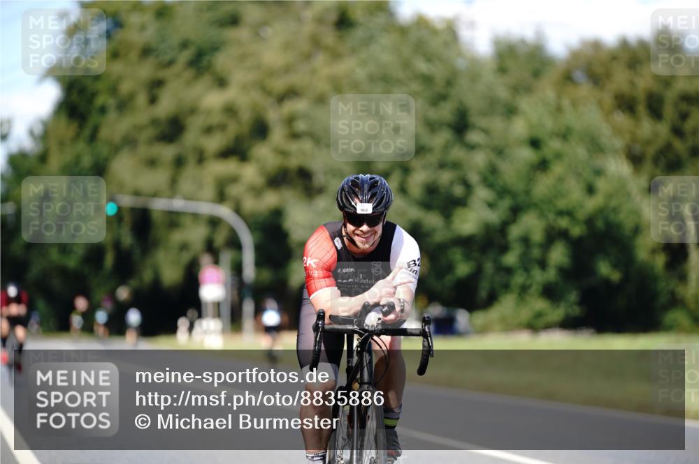 07.09.2025 - 19. Norderstedt Triathlon Michael Burmester http://msf.ph/oto/8835886 07.09.2025 13:57:50 Radfahren 968 meine-sportfotos.de