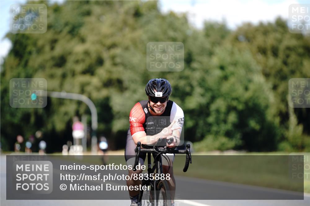 07.09.2025 - 19. Norderstedt Triathlon Michael Burmester http://msf.ph/oto/8835888 07.09.2025 13:57:50 Radfahren 968 meine-sportfotos.de