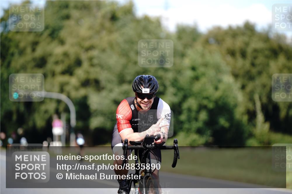 07.09.2025 - 19. Norderstedt Triathlon Michael Burmester http://msf.ph/oto/8835890 07.09.2025 13:57:50 Radfahren 968 meine-sportfotos.de