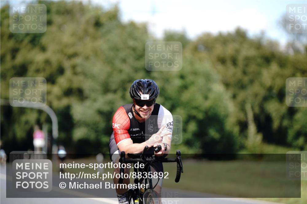 07.09.2025 - 19. Norderstedt Triathlon Michael Burmester http://msf.ph/oto/8835892 07.09.2025 13:57:50 Radfahren 968 meine-sportfotos.de