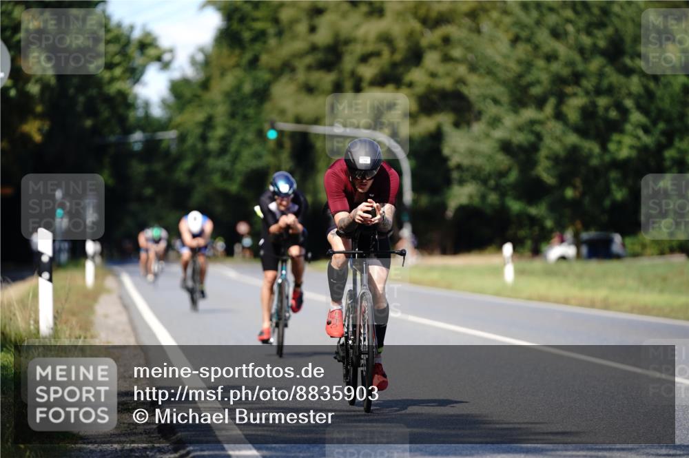 07.09.2025 - 19. Norderstedt Triathlon Michael Burmester http://msf.ph/oto/8835903 07.09.2025 13:57:53 Radfahren 393, 964, 968 meine-sportfotos.de