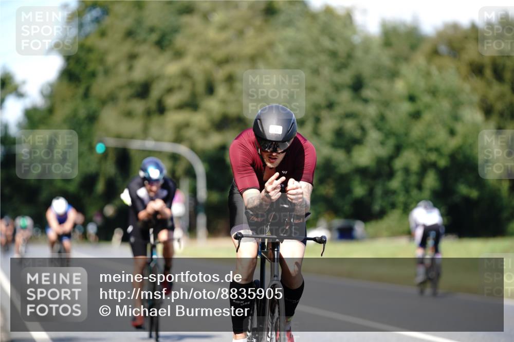 07.09.2025 - 19. Norderstedt Triathlon Michael Burmester http://msf.ph/oto/8835905 07.09.2025 13:57:54 Radfahren 393, 964 meine-sportfotos.de