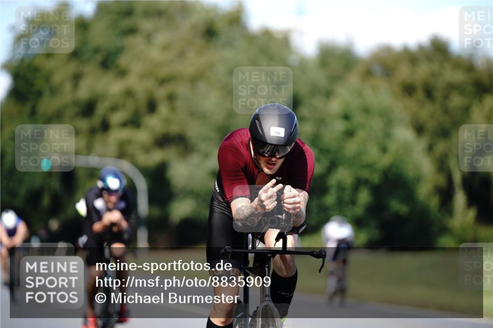 07.09.2025 - 19. Norderstedt Triathlon Michael Burmester http://msf.ph/oto/8835909 07.09.2025 13:57:54 Radfahren 393, 964 meine-sportfotos.de