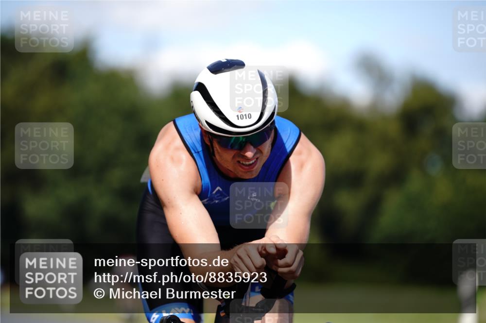 07.09.2025 - 19. Norderstedt Triathlon Michael Burmester http://msf.ph/oto/8835923 07.09.2025 13:57:58 Radfahren 964, 1010 meine-sportfotos.de