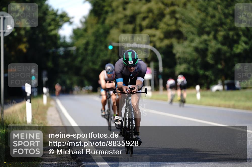 07.09.2025 - 19. Norderstedt Triathlon Michael Burmester http://msf.ph/oto/8835928 07.09.2025 13:58:01 Radfahren 990, 992, 1010 meine-sportfotos.de